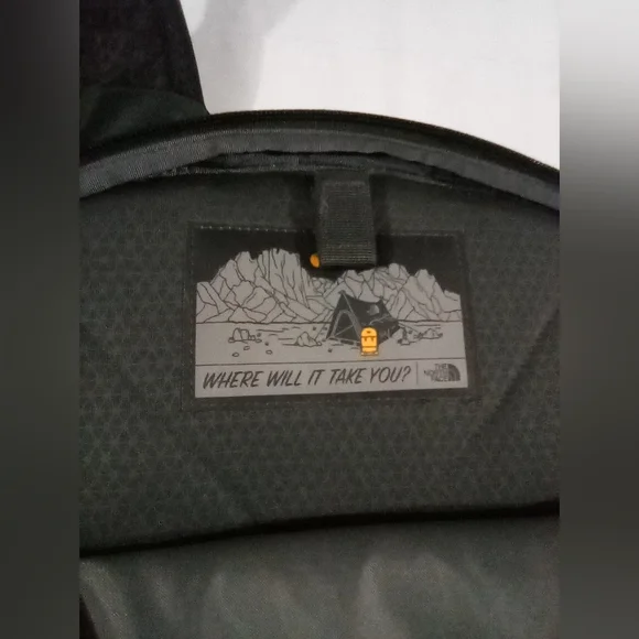 🏞Green North Face Recon Backpack (lots of pockets)🏞